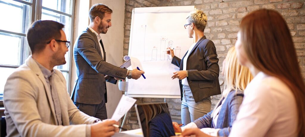 busines - aitomdigital.com B2B marketing, CRM